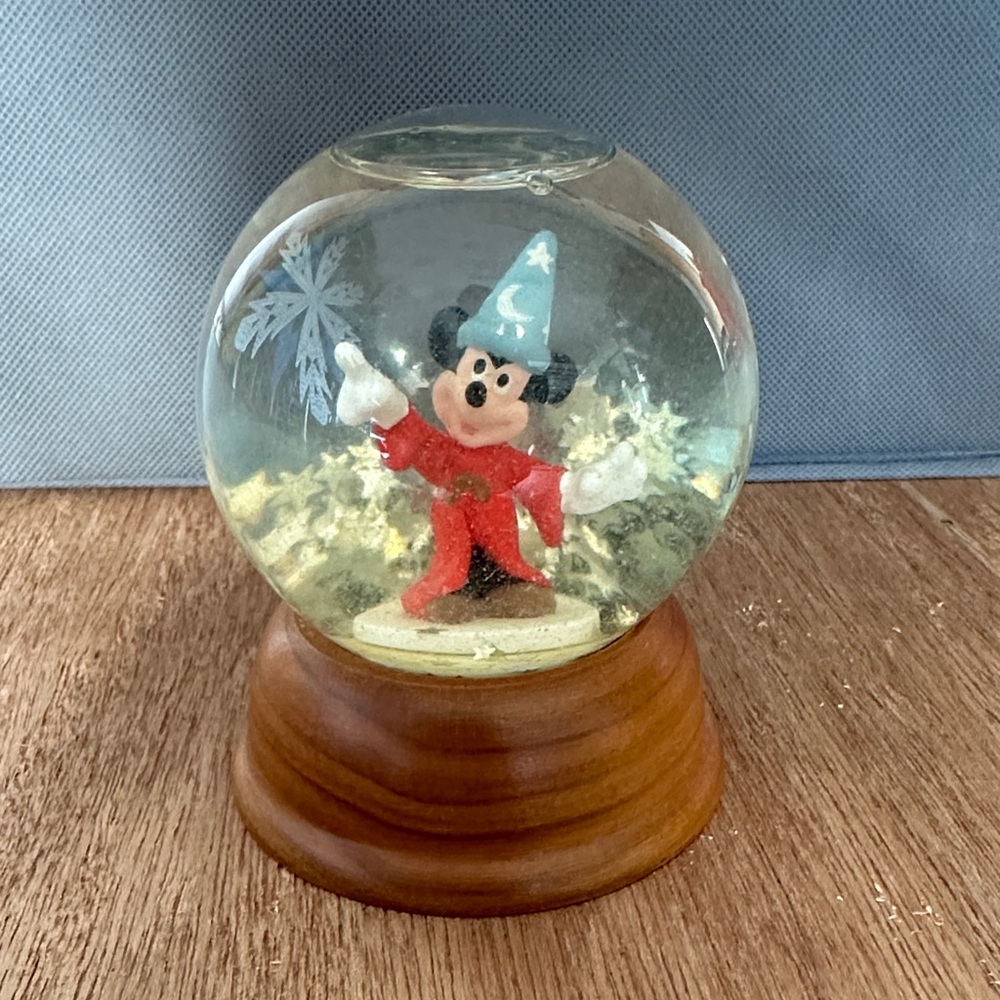Disney Limited Edition Crystal Snow Globe Base